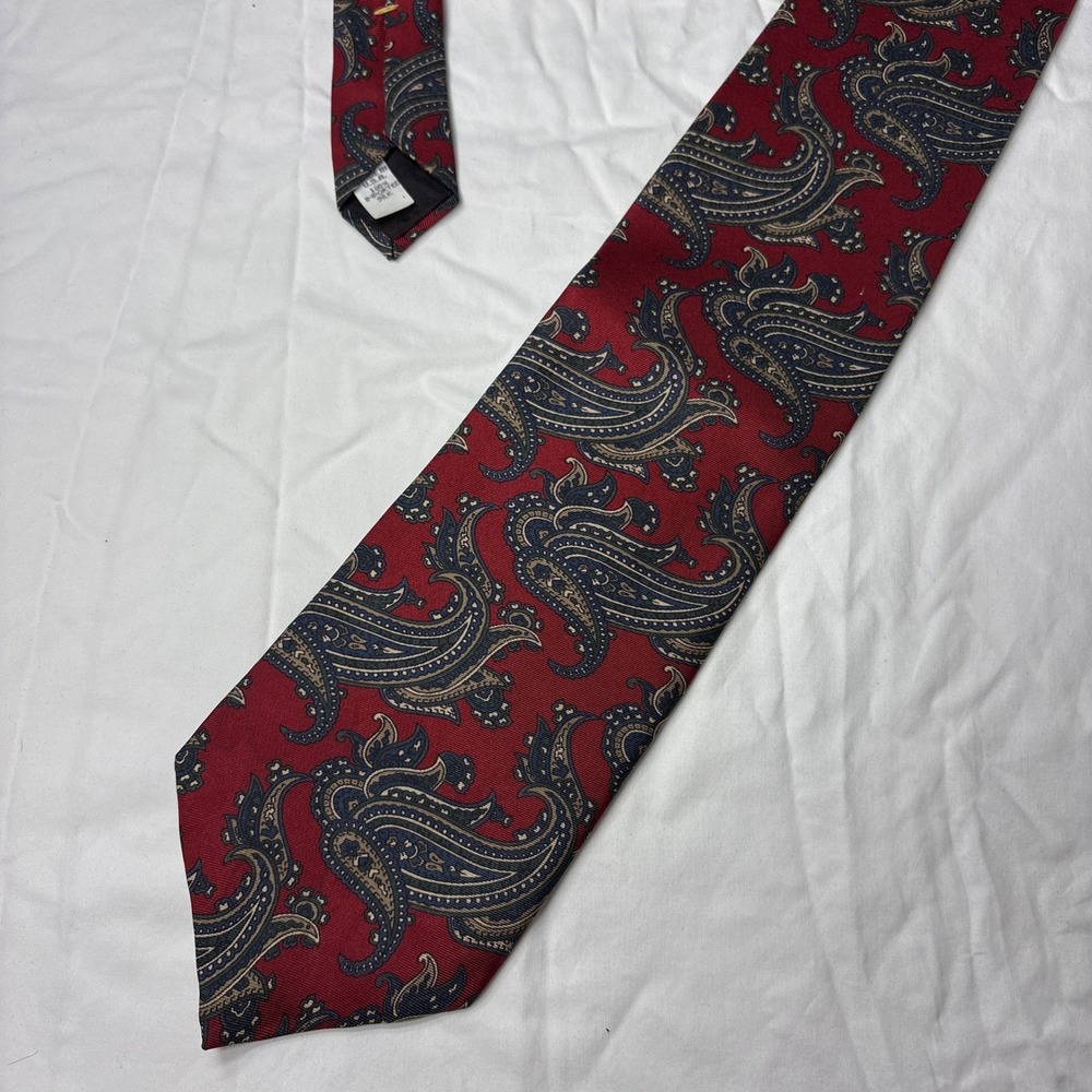 Wembley Mens Silk Necktie Burgundy Red Navy Blue Paisley Print Made in USA
